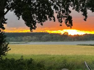 Răsăritul sau apusul soarelui văzute de la sau din apropierea acestui apartament