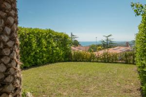 Gambar di galeri bagi 452 - Villetta al Taunus con portico, giardino e bellissima vista mare di Numana