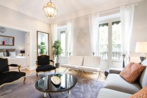 A seating area at Minty Stay - Atocha 4 BD