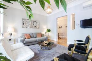 A seating area at Minty Stay - Atocha 4 BD