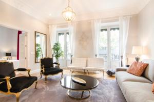 A seating area at Minty Stay - Atocha 4 BD