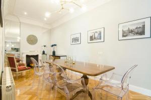 A seating area at Minty Stay - Atocha 4 BD