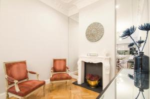 A seating area at Minty Stay - Atocha 4 BD