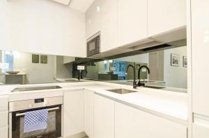 A kitchen or kitchenette at Minty Stay - Atocha 4 BD Még 37 kép