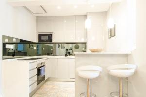 A kitchen or kitchenette at Minty Stay - Atocha 4 BD