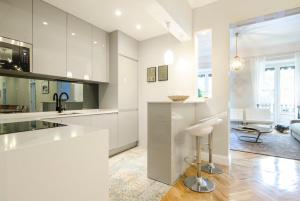 A kitchen or kitchenette at Minty Stay - Atocha 4 BD