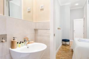 A bathroom at Minty Stay - Atocha 4 BD