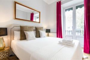 A bed or beds in a room at Minty Stay - Atocha 4 BD