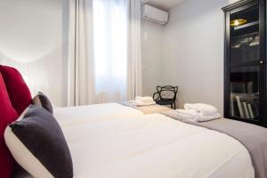 A bed or beds in a room at Minty Stay - Atocha 4 BD