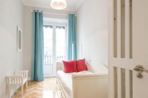 A bed or beds in a room at Minty Stay - Atocha 4 BD