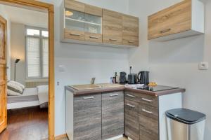 Dapur atau dapur kecil di Thomas F2 moderne au coeur de la Bouille