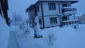 Иванини Къщи през зимата