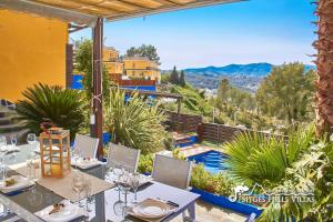 Fotografie z fotogalerie ubytování Villa Charma with private pool and Air conditioning close to sitges in peaceful location v destinaci Olivella