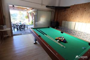 Villa Charma with private pool and Air conditioning close to sitges in peaceful location biliárdasztala