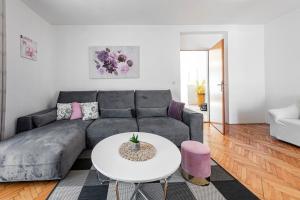 Ein Sitzbereich in der Unterkunft Villa Nick