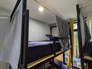 Postel nebo postele na pokoji v ubytování Maui Hostels Tulum