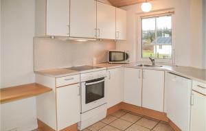 Kuchyň nebo kuchyňský kout v ubytování Apartment Lønne Feriepark , Seawest L-940 + 4 fotografie