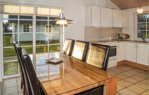 Kuchyň nebo kuchyňský kout v ubytování Apartment Lønne Feriepark , Seawest L-940