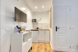 Kuchyň nebo kuchyňský kout v ubytování Christophe Studio Rouen centre + 11 fotografií