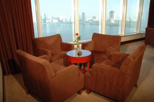 Posezení v ubytování Corniche Hotel Sharjah