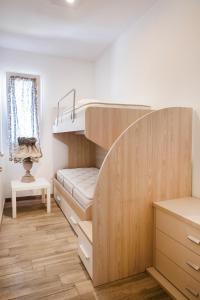 a bedroom with two bunk beds and a desk at Marzamemi Relax apartment - Affittimoderni in Marzamemi