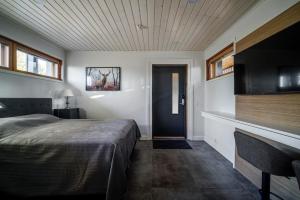 En eller flere senge i et værelse på Villa Metsanhenki Himos