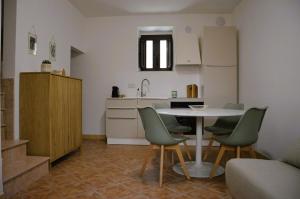 a kitchen with a table and chairs in a room at Casa Magenta Holiday in Galatro