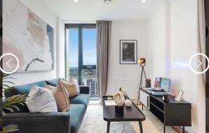 Ruang duduk di Exquisite Brand New Double Room