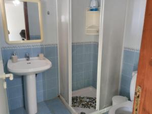 a small bathroom with a sink and a toilet at Embastay in Emba