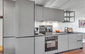 Kuchyň nebo kuchyňský kout v ubytování Lejl, 207 St,