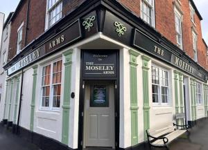 un edificio con la mosellearshananimusemetery en The Moseley Arms, en Birmingham
