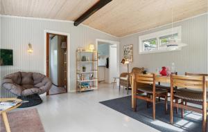 Kuchyň nebo kuchyňský kout v ubytování Gorgeous Home In Gilleleje With Kitchen