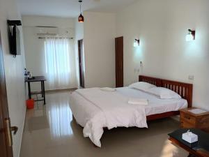 CHAEL Airport Residency,Nedumbassery Cochin客房内的一张或多张床位