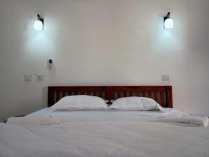CHAEL Airport Residency,Nedumbassery Cochin客房内的一张或多张床位
