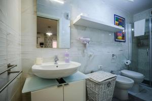 Ένα μπάνιο στο Casa Alfredo Mergellina Sea&City