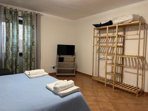 Giường trong phòng chung tại DM house