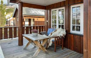 Balkoni atau teres di Gorgeous Home In Bjorli With Wifi +9 gambar
