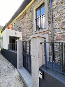 Budova, kde se apartmán nachází + 2 fotografie