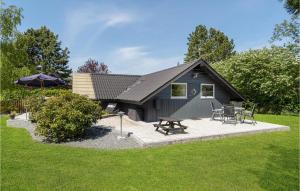 Κήπος έξω από το Stunning Home In Rødby With Kitchen +10 φωτογραφίες
