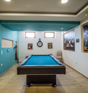 Biliardový stôl v ubytovaní Villa Avia Milatos Crete