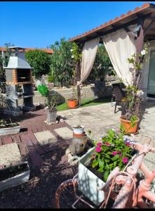 Ein Garten an der Unterkunft Villa Daita 1