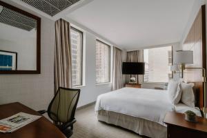 Postel nebo postele na pokoji v ubytování Club Quarters Hotel Central Loop, Chicago