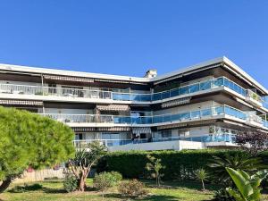 Το κτήριο όπου στεγάζεται  το διαμέρισμα