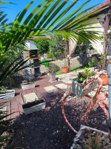 Ein Garten an der Unterkunft Villa Daita 1