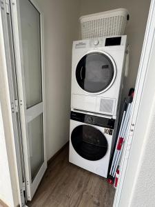 Foto de la galeria de Luxury 3BR in Marsascala with Balcony & Private Yard a Marsaskala