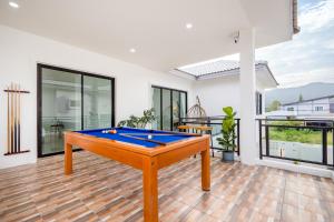 a room with a pool table in a house at BUDDe' Cozy House วิลล่าอบอุ่น&ใกล้เมืองใกล้ทะเล in Hua Hin