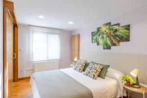 A bed or beds in a room at Fidalsa Paradise Pines