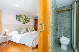 A bed or beds in a room at Fidalsa Paradise Pines