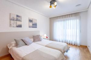 A bed or beds in a room at Fidalsa Paradise Pines