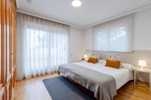 A bed or beds in a room at Fidalsa Paradise Pines